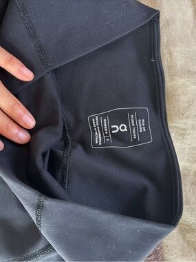 On Running Women’s Black Studio Tights Leggings